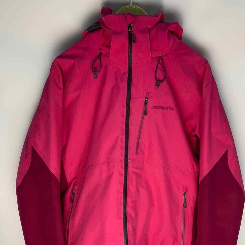 SOLD Patagonia Gore tex  Ski jacket EUC - Large